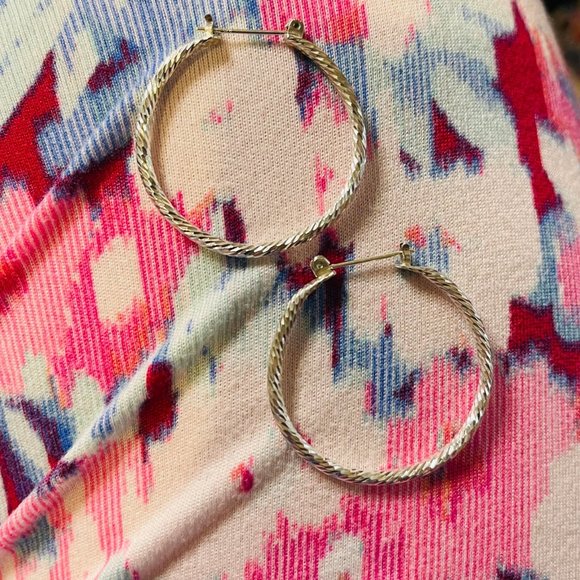 Artisan Sterling Silver Diamond Cut Hoop Earrings Snap Closures - Picture 4 of 4